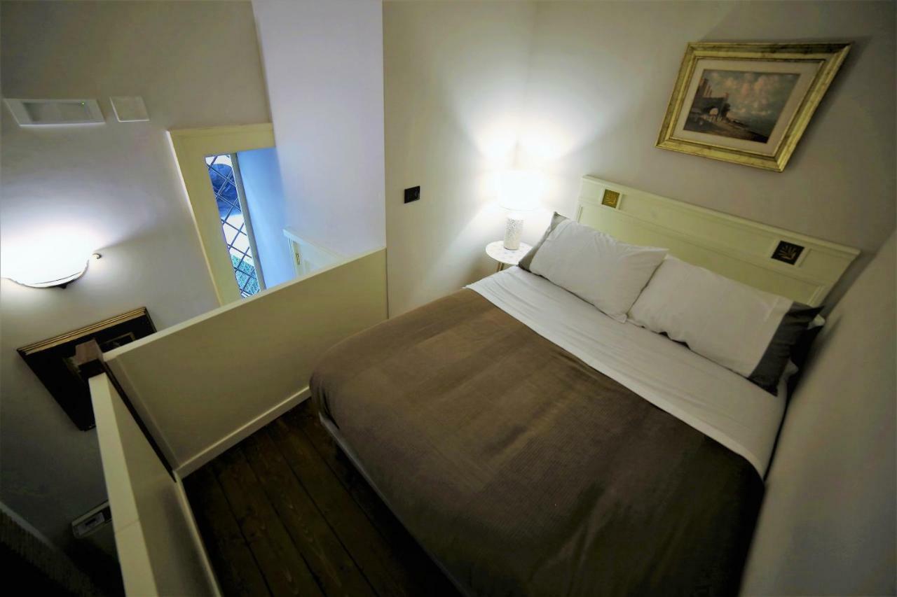 B&B Palazzo Solimena เนเปิลส์ ภายนอก รูปภาพ