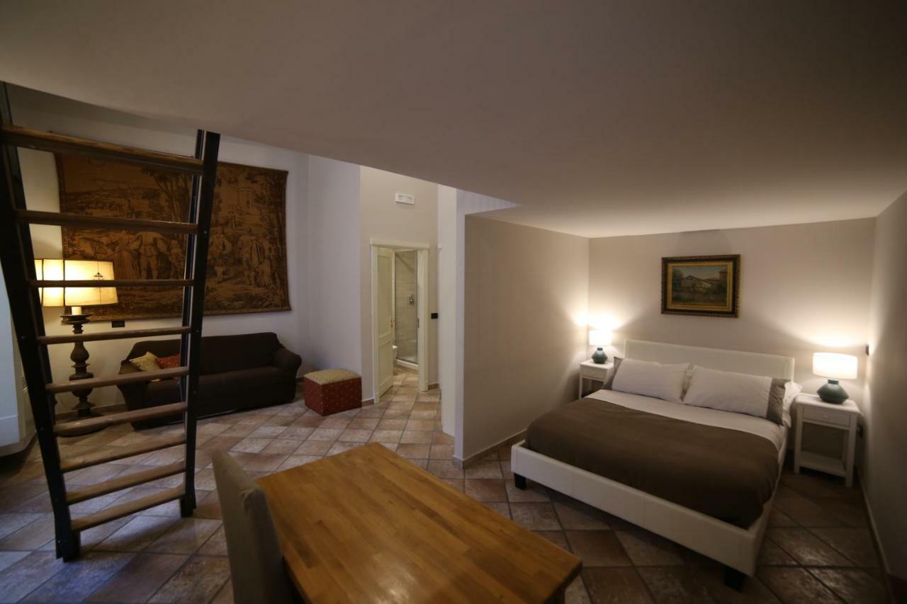 B&B Palazzo Solimena เนเปิลส์ ภายนอก รูปภาพ